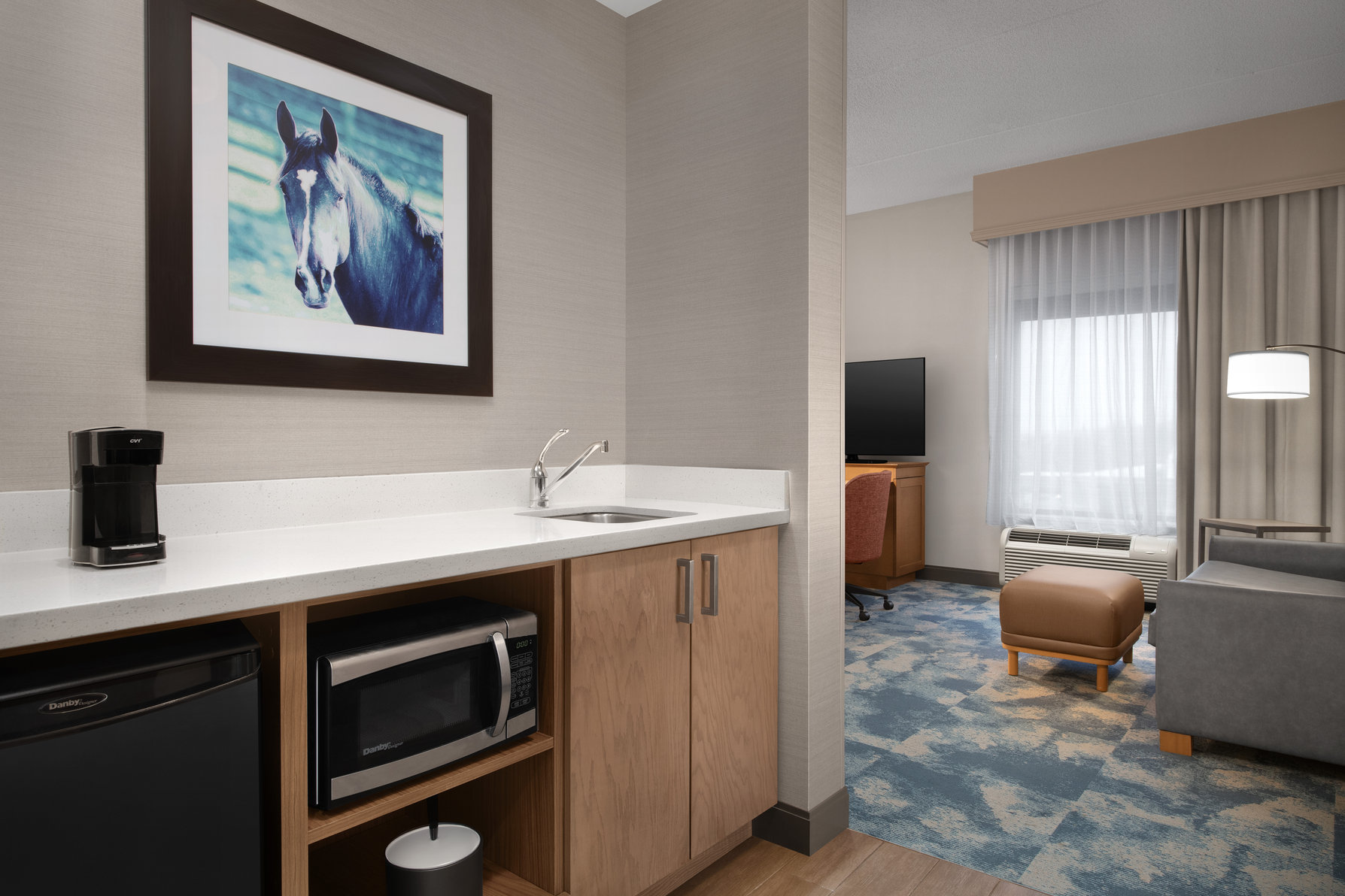 Hampton Inn & Suites Baltimore North/Timonium, MD - Tap to explore photos