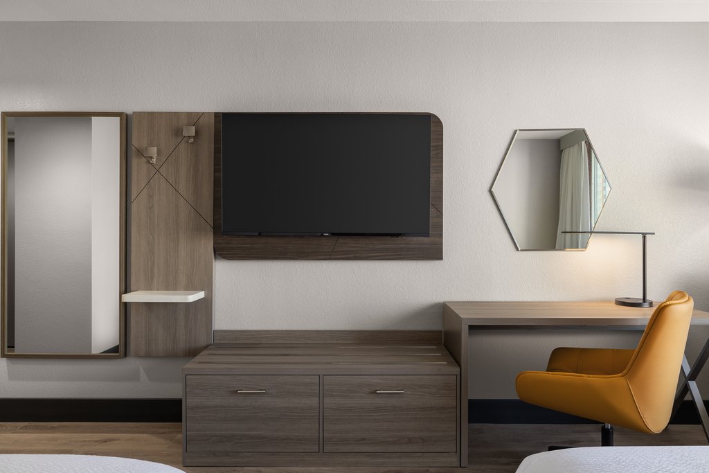 Holiday Inn Express & Suites PHOENIX - MIDTOWN - Tap to explore photos