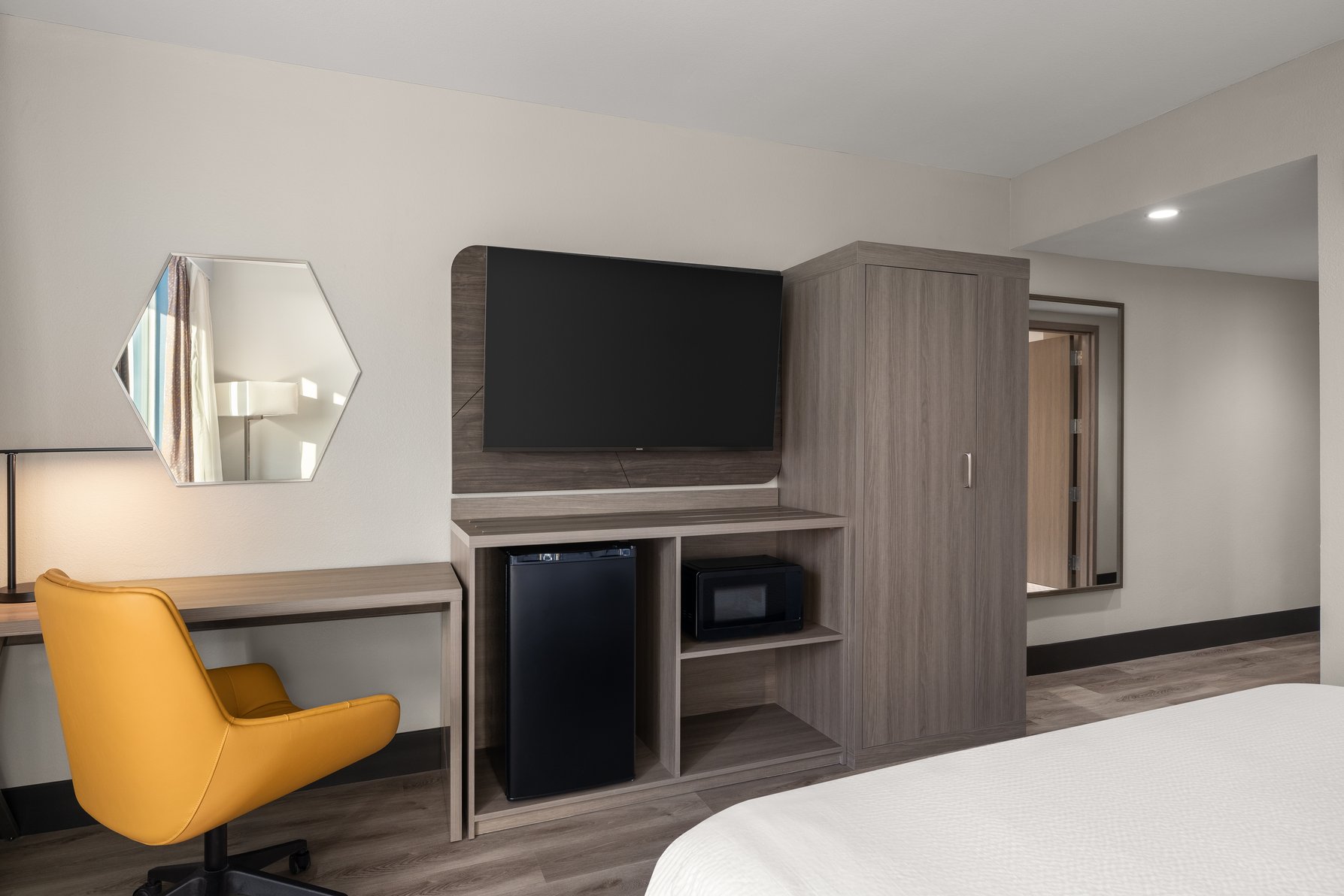 Holiday Inn Express & Suites PHOENIX - MIDTOWN - Tap to explore photos