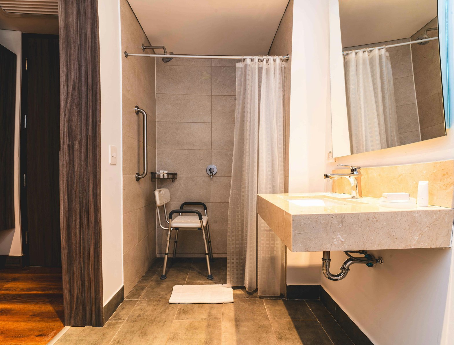 Hampton by Hilton Cusco - Tap to explore photos