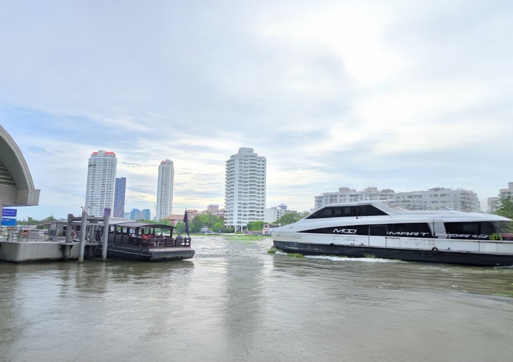 Holiday Inn Express & Suites BANGKOK CENTRAL PIER by IHG