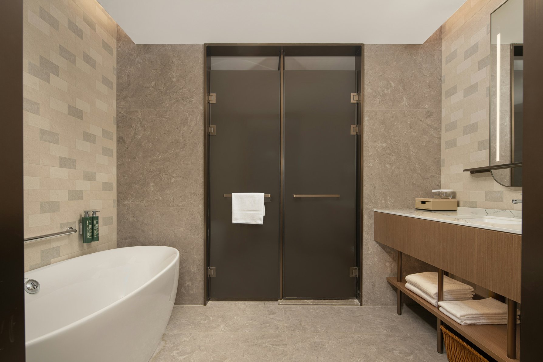 Hilton Garden Inn Dali Erhai Park - Tap to explore photos