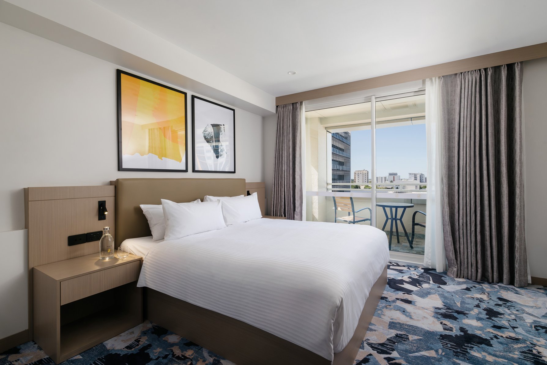 voco DARWIN SUITES by IHG - Tap to explore photos