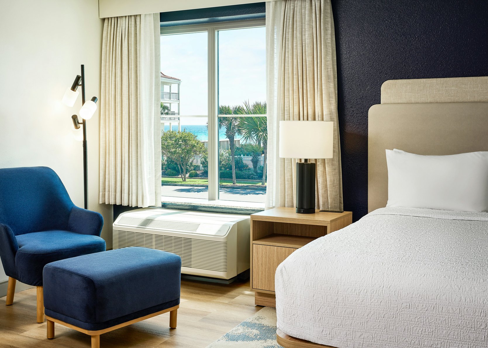 Hampton Inn & Suites by Hilton Destin - Tap to explore photos