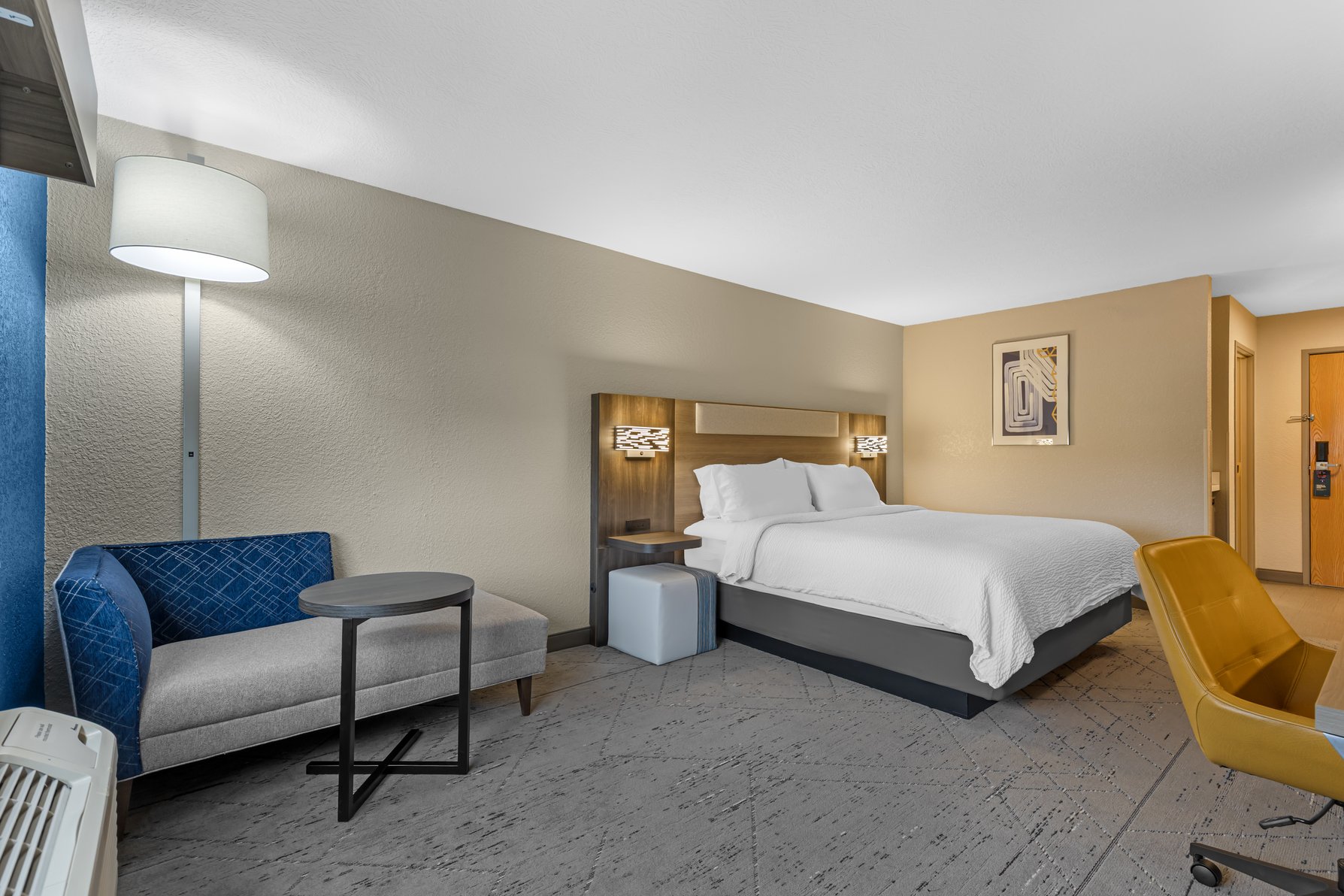 Holiday Inn Express & Suites CHARLOTTE - Tap to explore photos