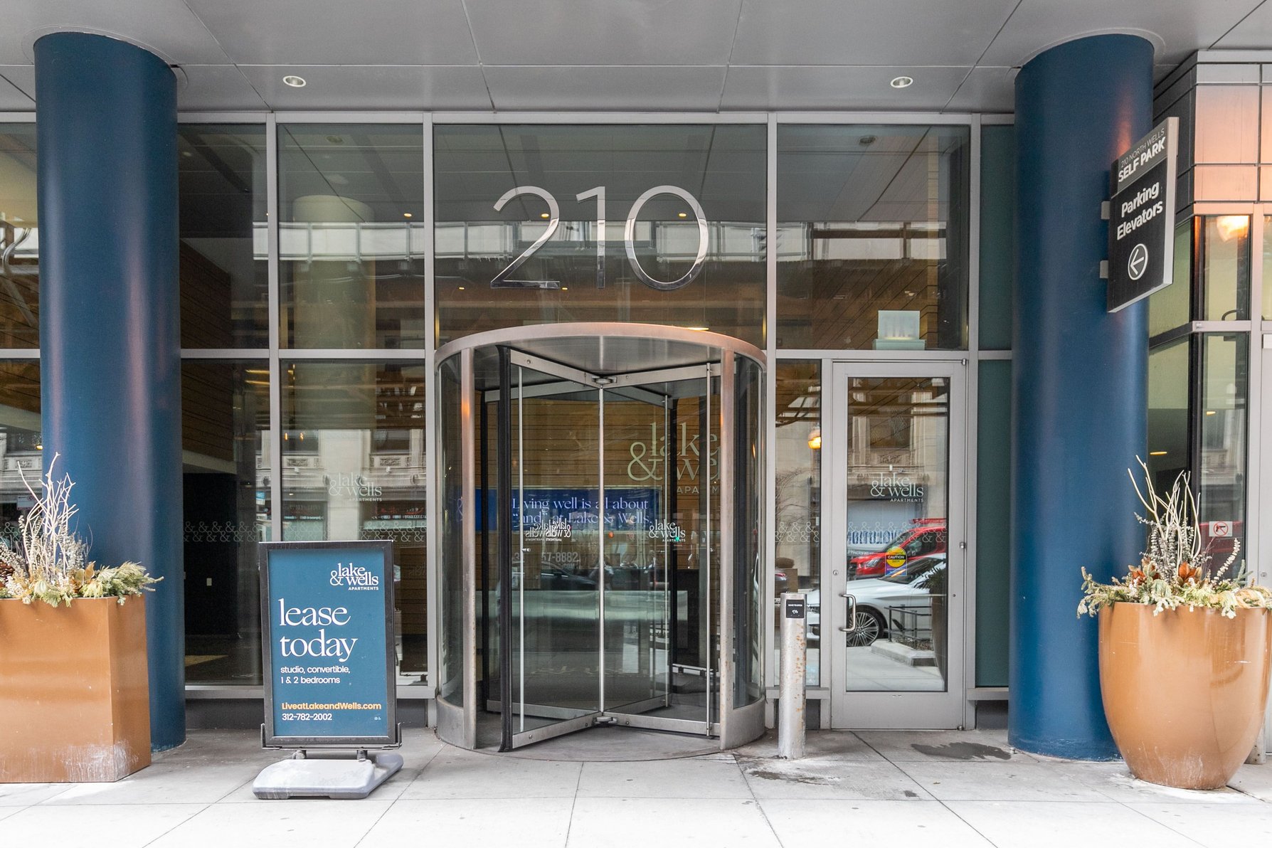 Lake And Wells Apartments