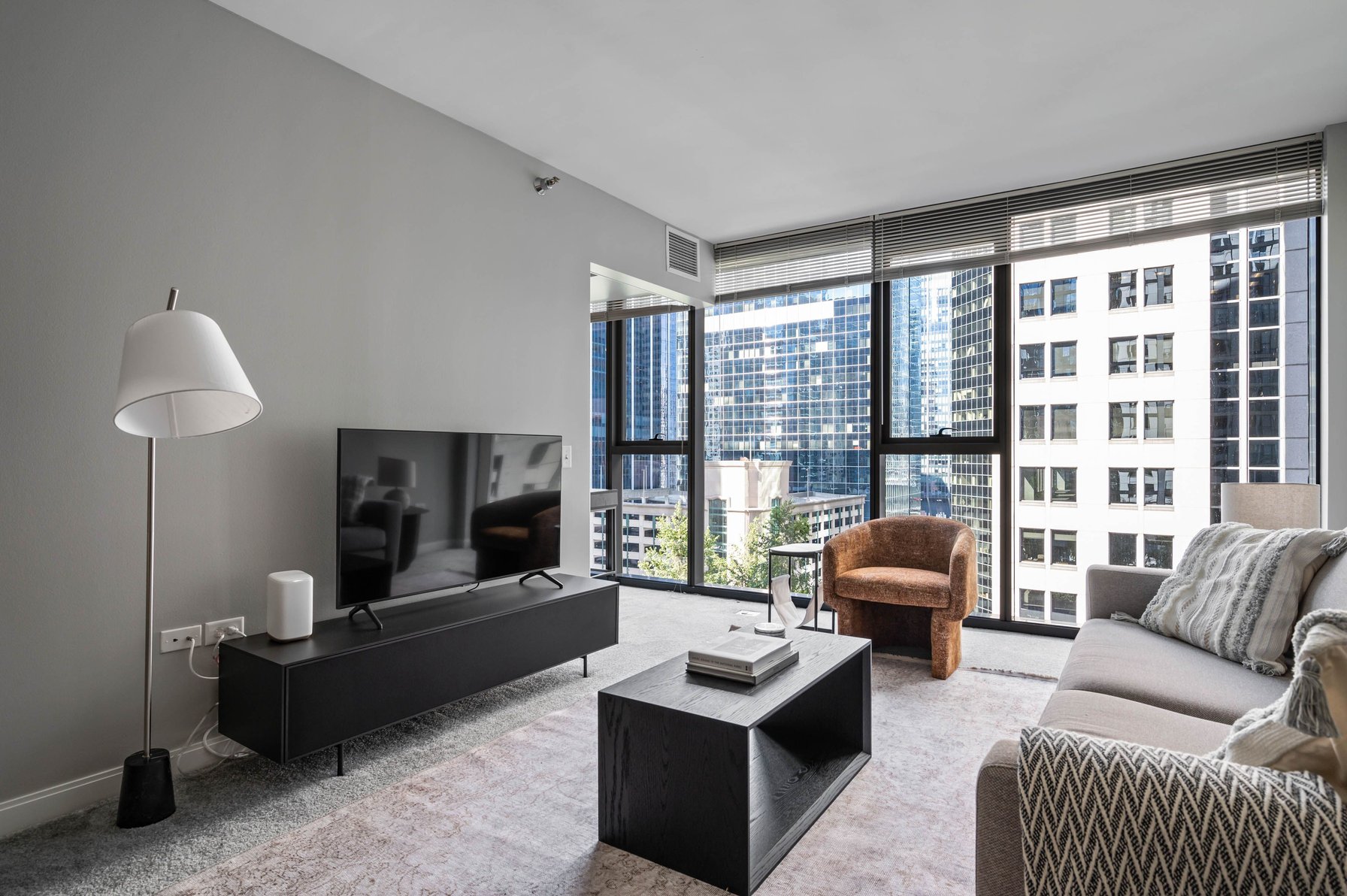Lake And Wells Apartments – Chicago, IL