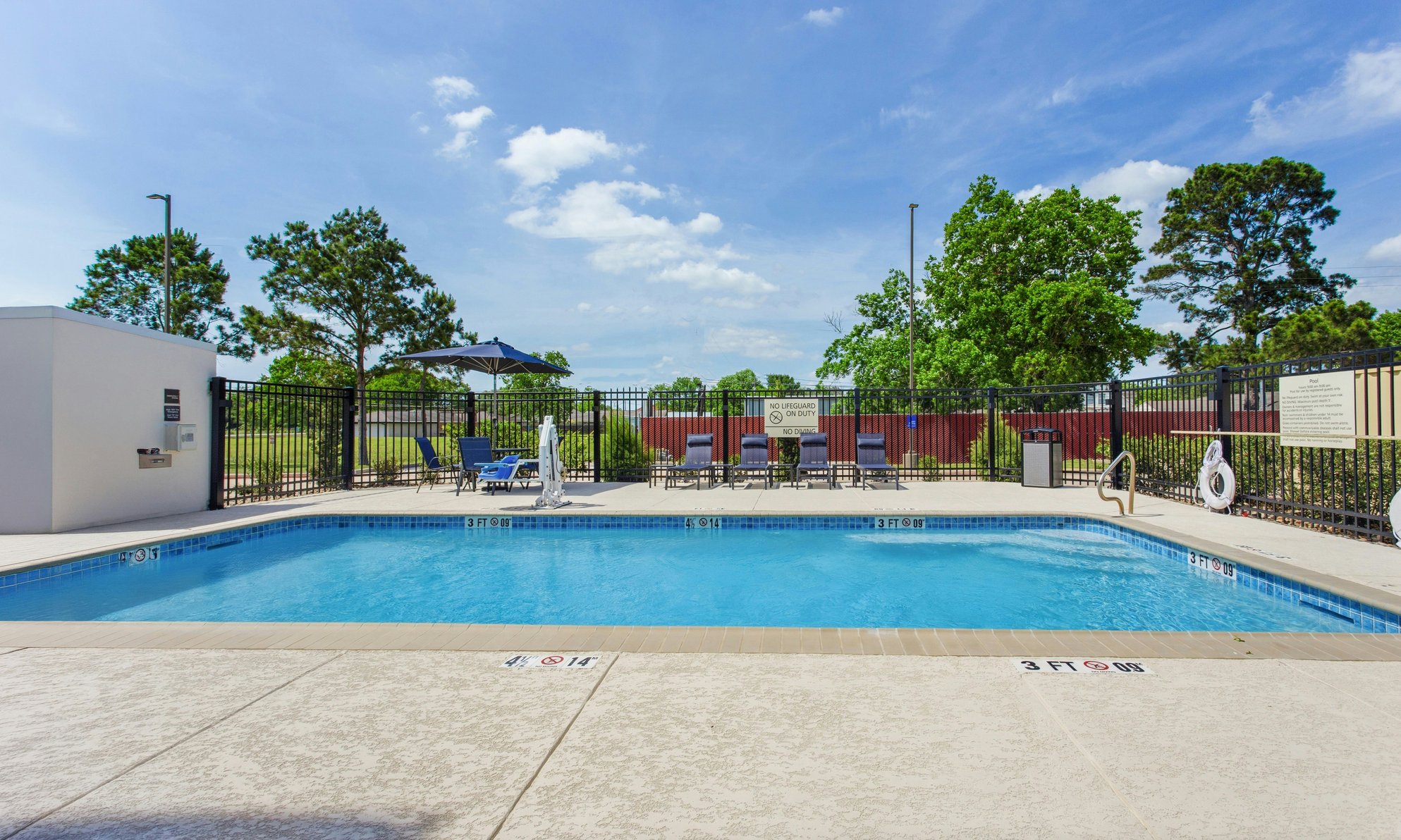 HAMPTON INN HOUSTON PEARLAND - Tap to explore photos