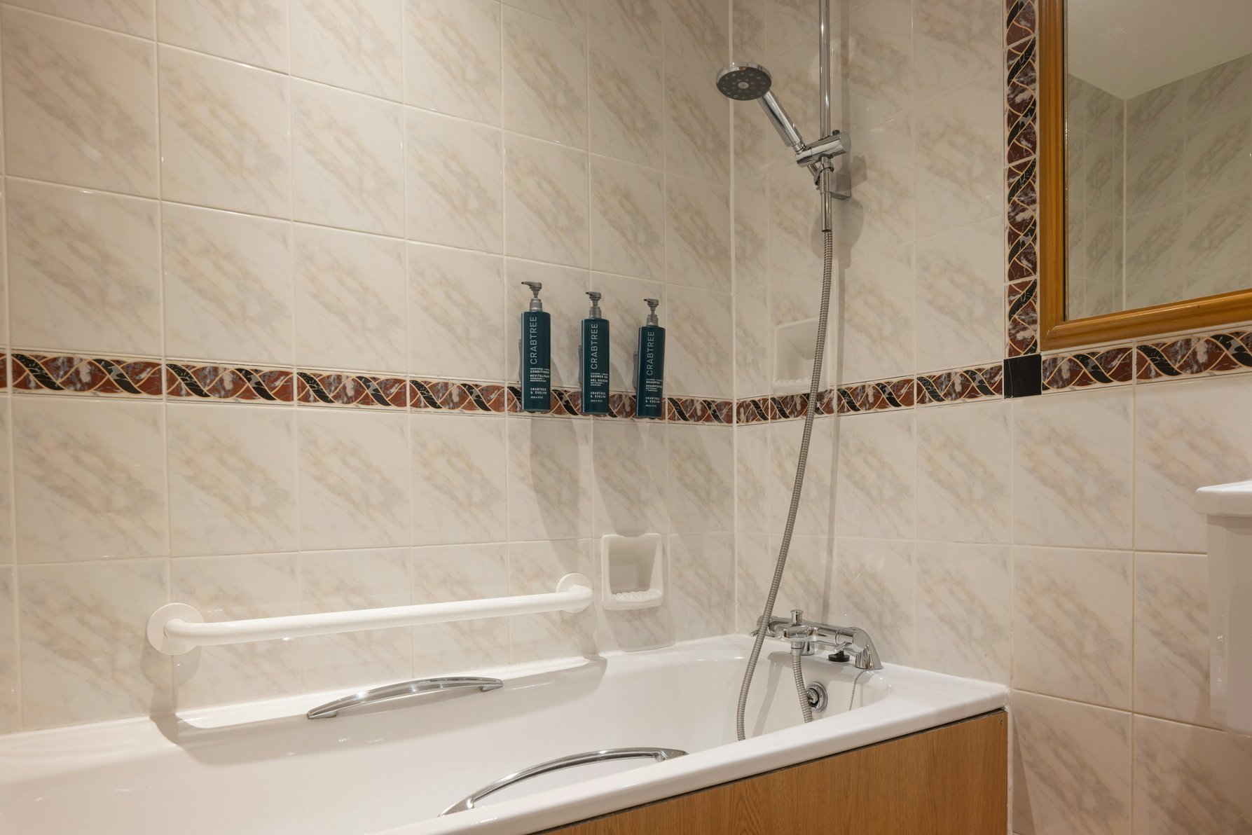 Hilton Puckrup Hall Tewkesbury - Tap to explore photos