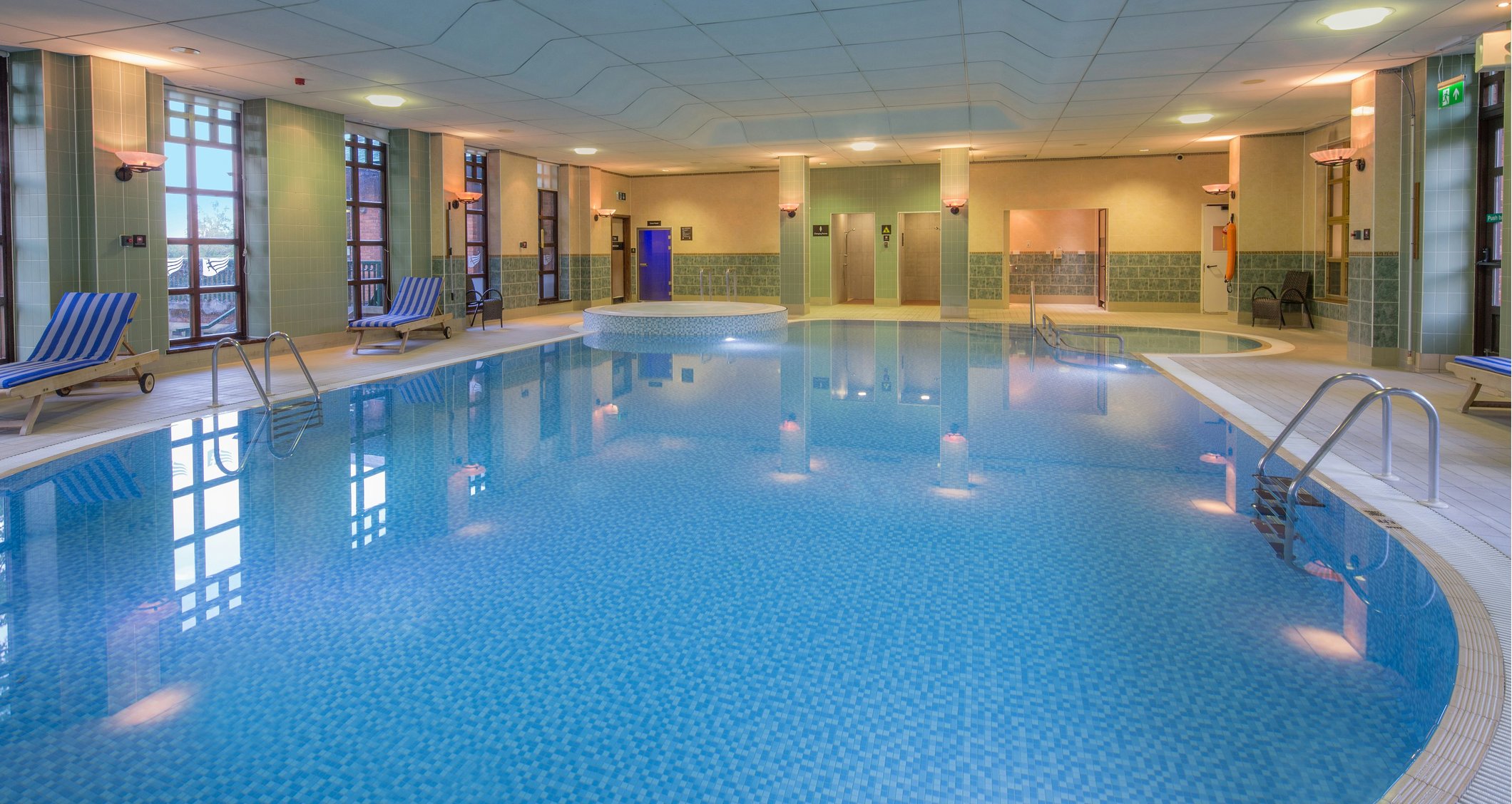 Hilton Puckrup Hall Tewkesbury - Tap to explore photos