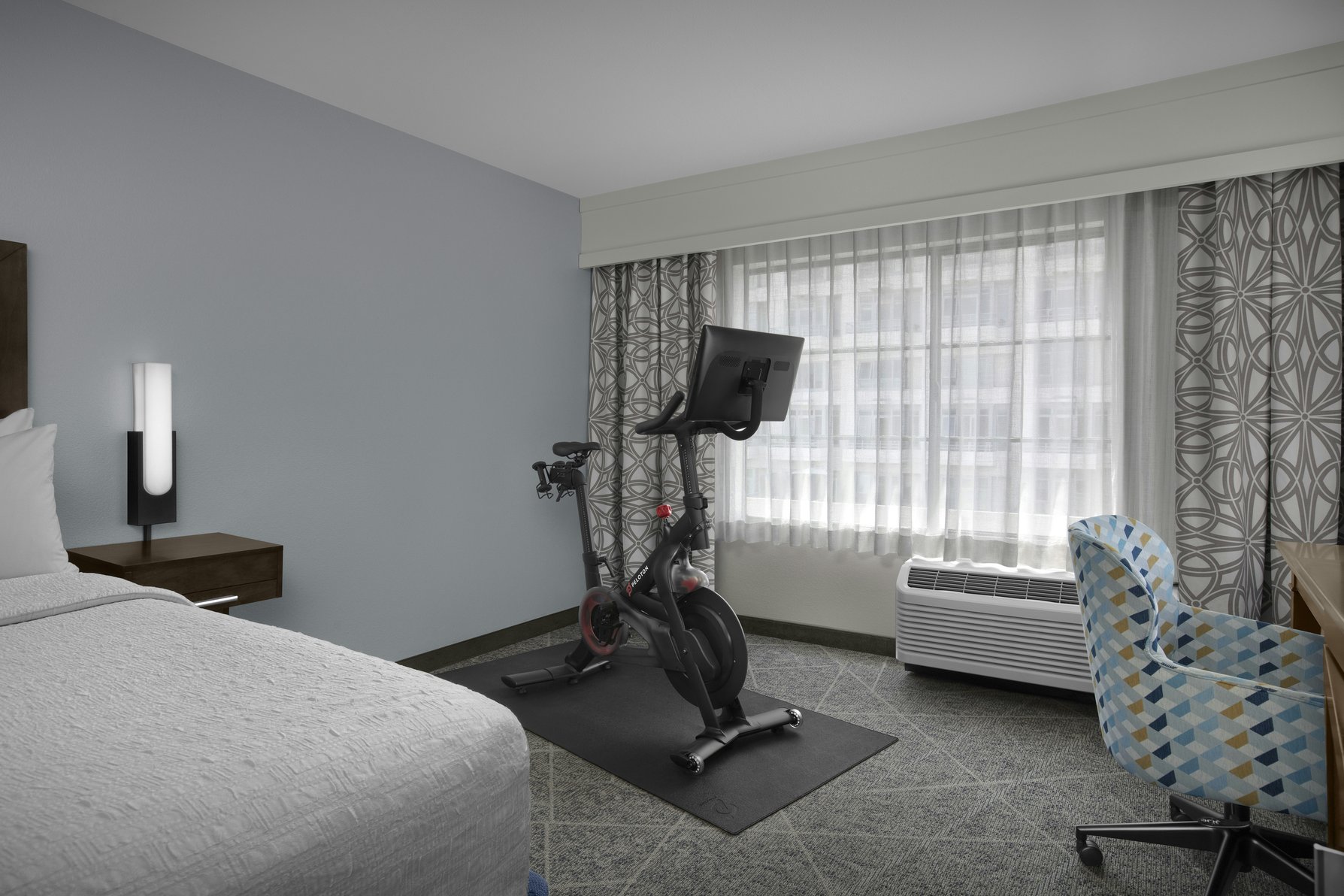 Hampton Inn San Diego Downtown - Tap to explore photos