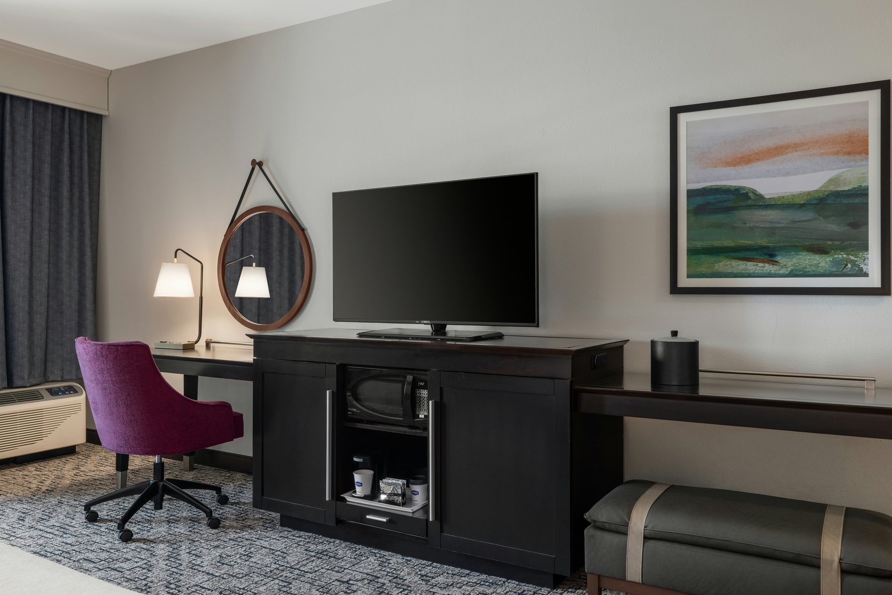 Hampton Inn and Suites Roanoke Downtown - Tap to explore photos
