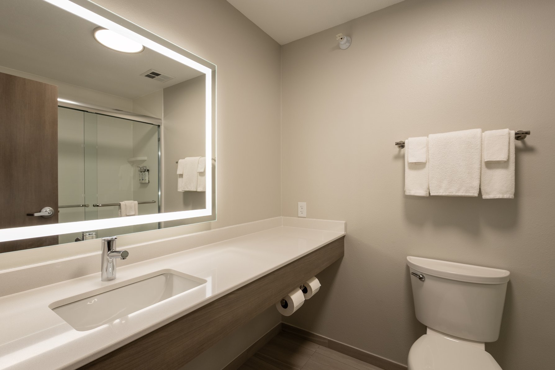 Holiday Inn Express & Suites SIOUX CENTER - Tap to explore photos
