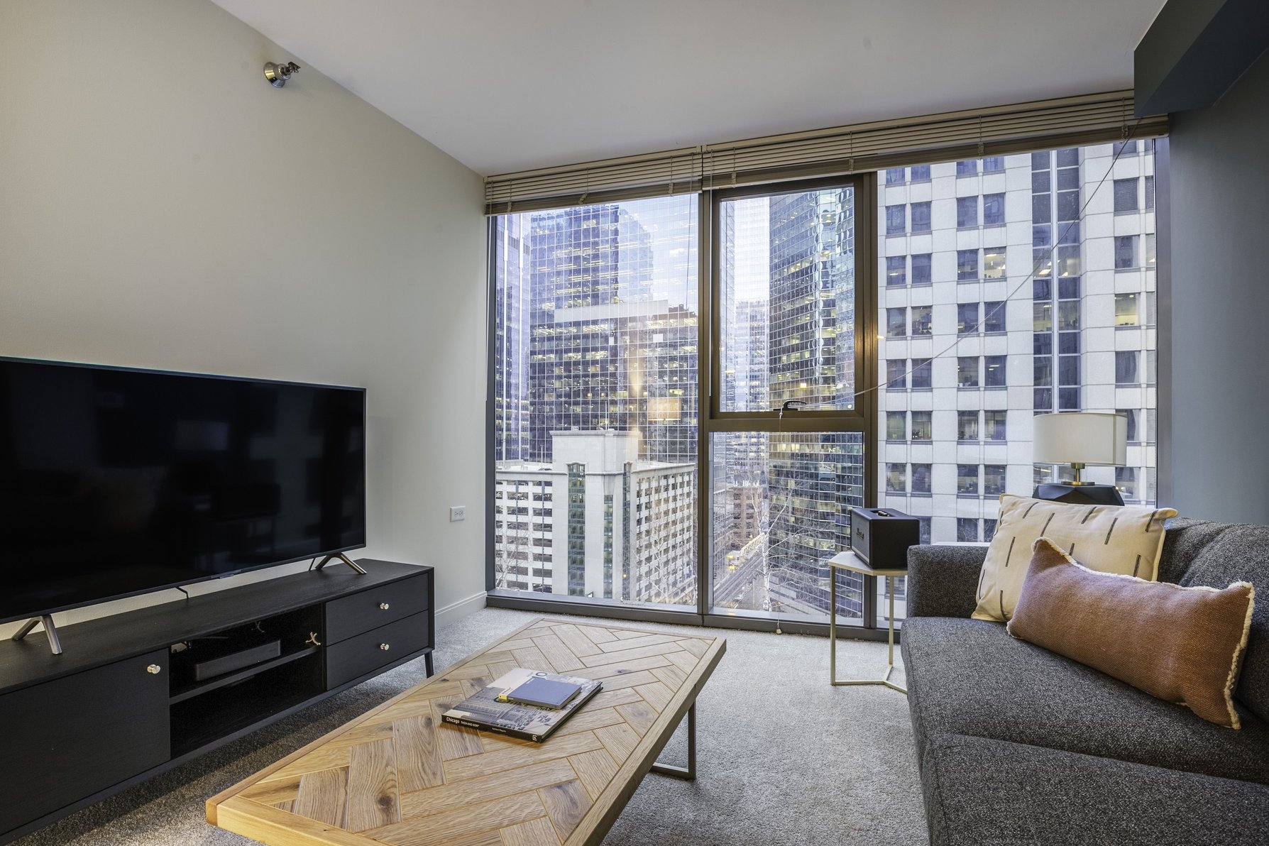 Lake And Wells Apartments – Chicago, IL