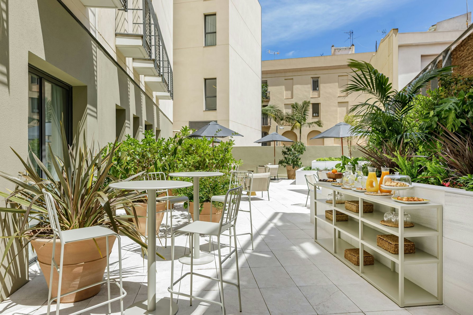 AC Hotel Sants by Marriott - Tap to explore photos