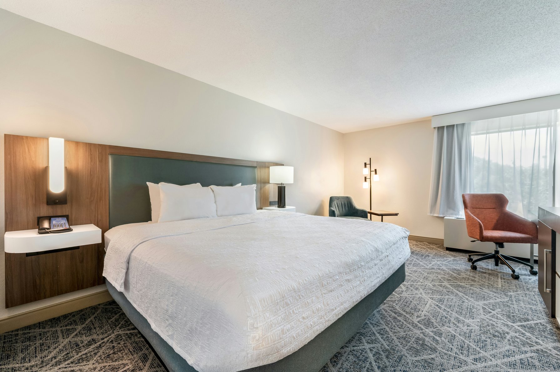 Hampton Inn by Hilton White River Junction - Tap to explore photos