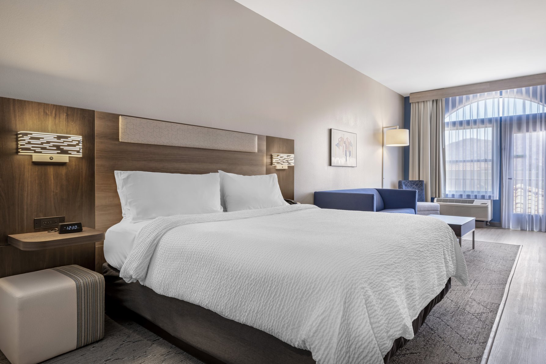 Holiday Inn Express Hotel & Suites Lake Elsinore - Tap to explore photos