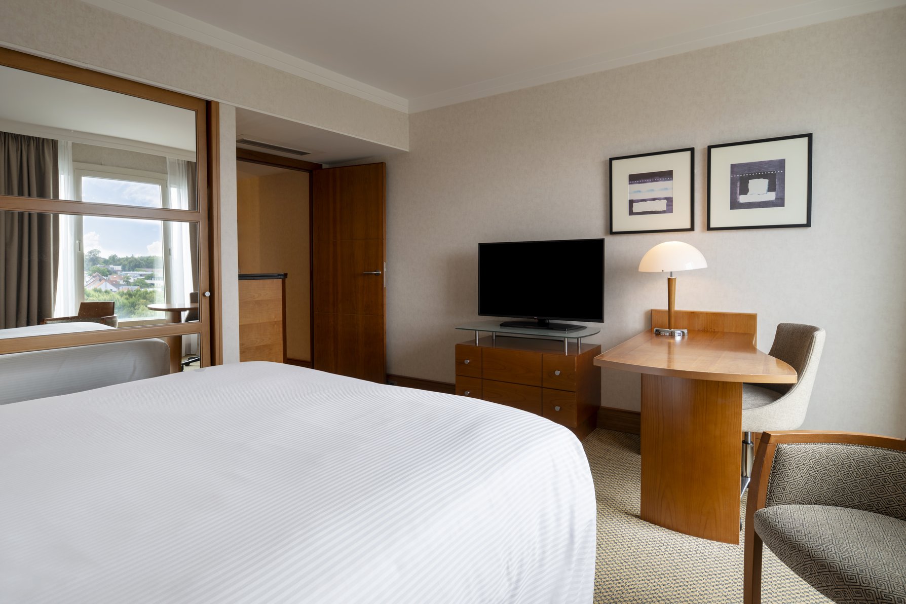 Crowne Plaza BRUSSELS AIRPORT - Tap to explore photos
