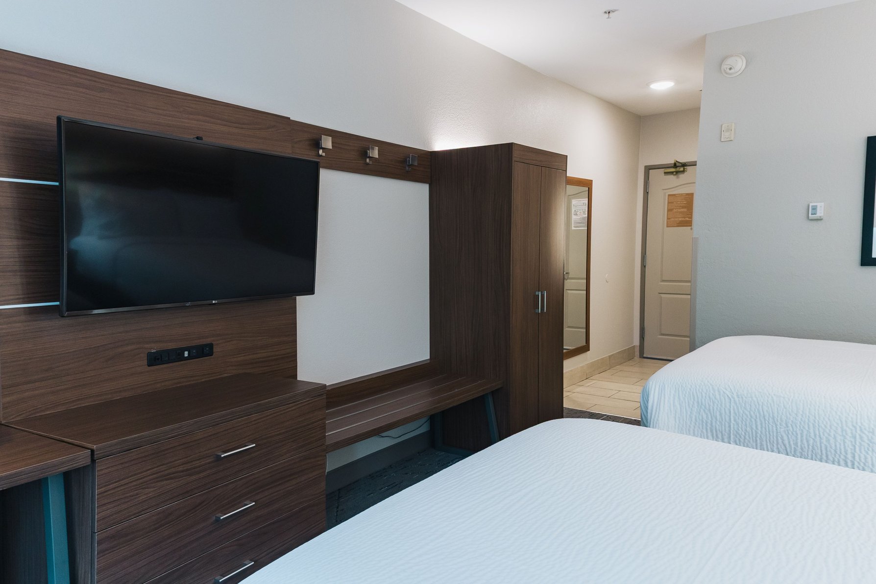 Holiday Inn Express & Suites LAGRANGE - Tap to explore photos