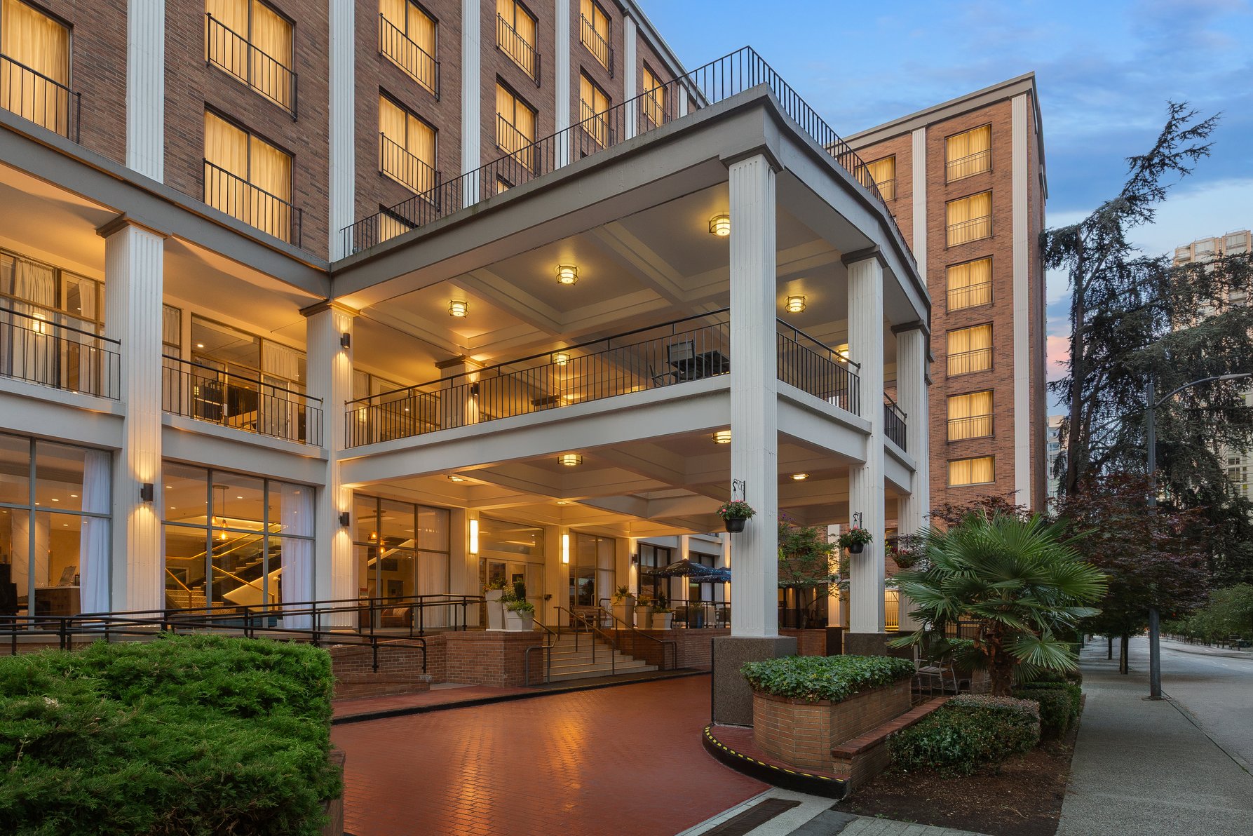 Holiday Inn Hotel & Suites VANCOUVER DOWNTOWN - Tap to explore photos