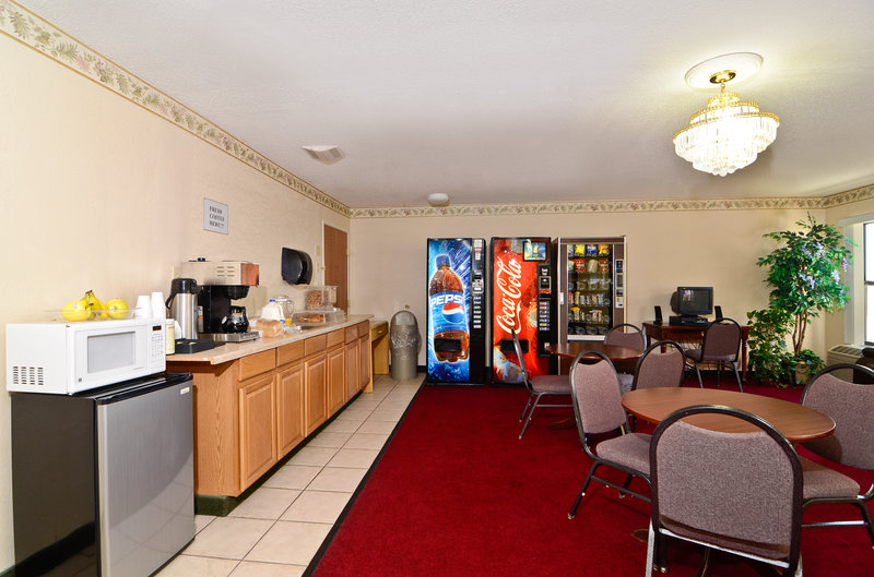Americas Best Value Inn - Warren, IN
