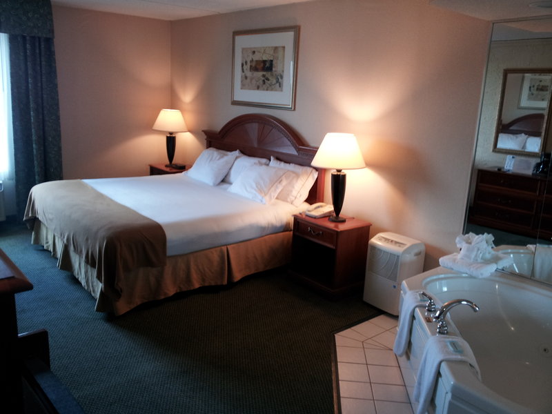 Holiday Inn Express RACINE AREA (I-94 AT EXIT 333) - Sturtevant, WI