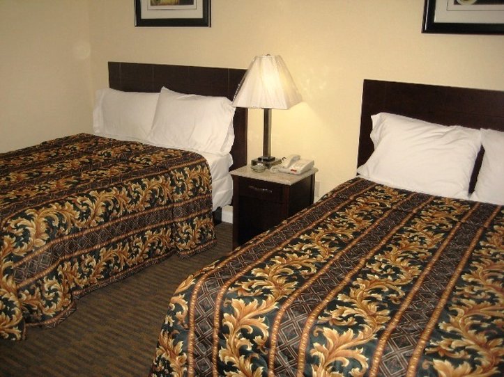 Red Carpet Inn & Suites - Wrightstown, NJ