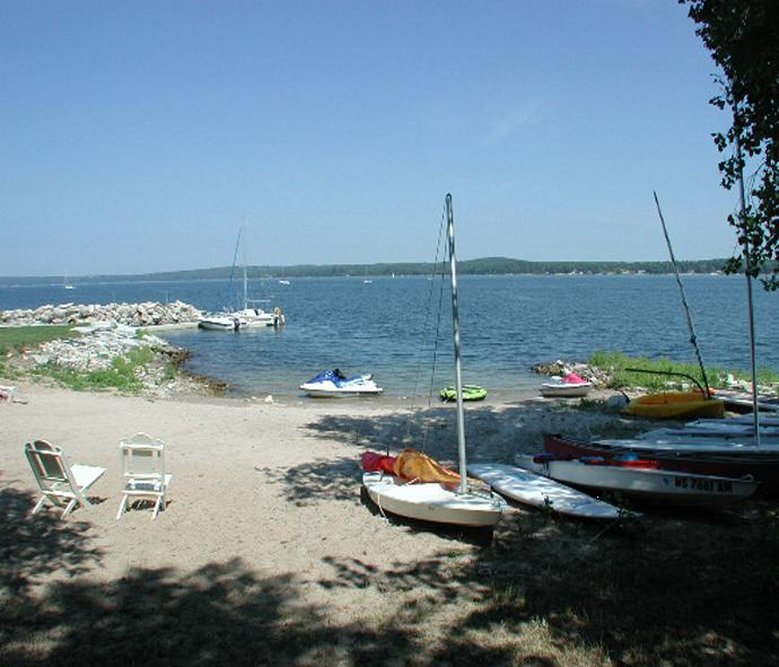 Beach Harbor Resort - Sturgeon Bay, WI