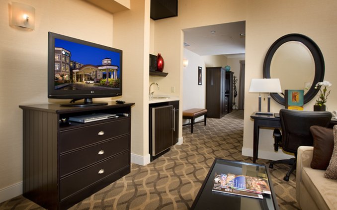 West Inn & Suites Carlsbad - Carlsbad, CA