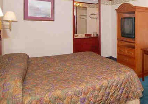 Econo Lodge - Warren, MI