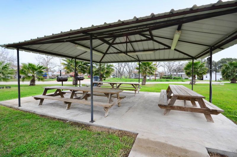 Best Western - Hallettsville, TX