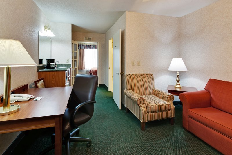 Country Inn & Suites - Erie, PA
