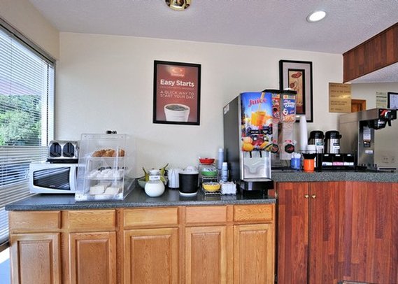 Econo Lodge Near Motor Speedway