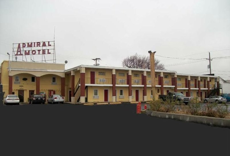 Admiral Motel