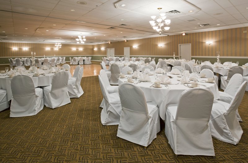 Radisson Hotel Milwaukee North Shore - Milwaukee, WI