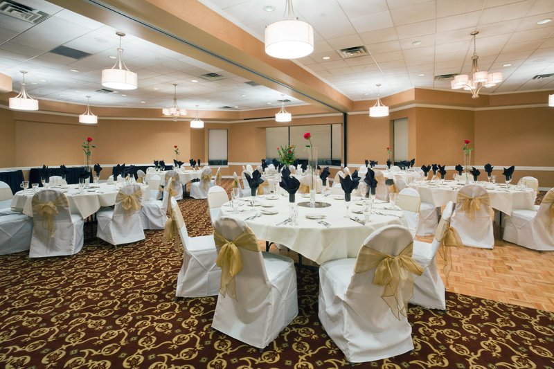 Radisson Hotel Milwaukee North Shore - Milwaukee, WI
