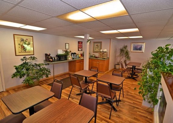 Econo Lodge - Stroudsburg, PA