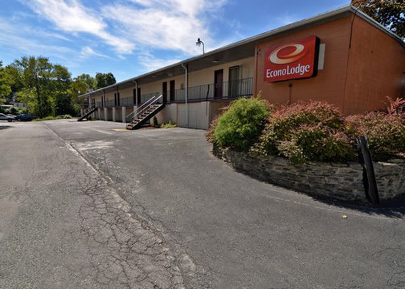 Econo Lodge - Stroudsburg, PA