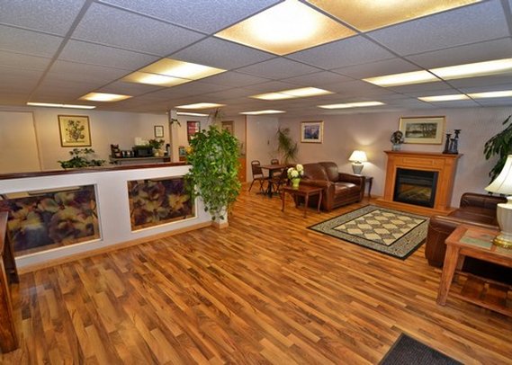 Econo Lodge - Stroudsburg, PA