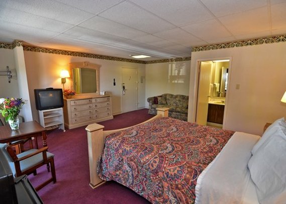 Econo Lodge - Stroudsburg, PA