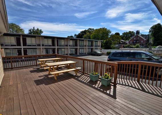 Econo Lodge - Stroudsburg, PA