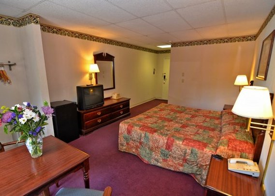 Econo Lodge - Stroudsburg, PA