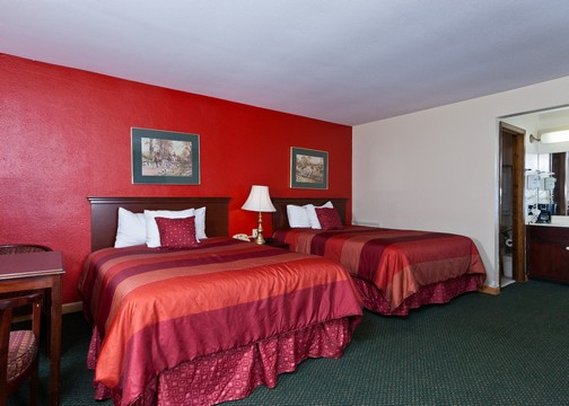 Rodeway Inn - Lawrenceburg, TN