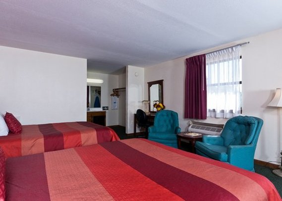 Rodeway Inn - Lawrenceburg, TN