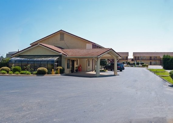 Rodeway Inn - Lawrenceburg, TN