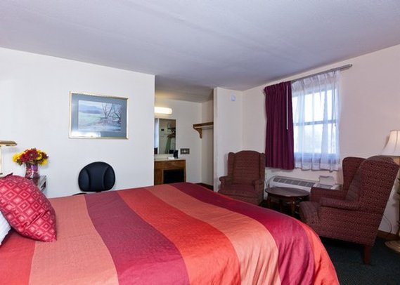 Rodeway Inn - Lawrenceburg, TN