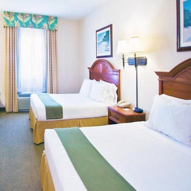 Holiday Inn Express Hotel & Suites West of Theme Park Area - Clermont, FL