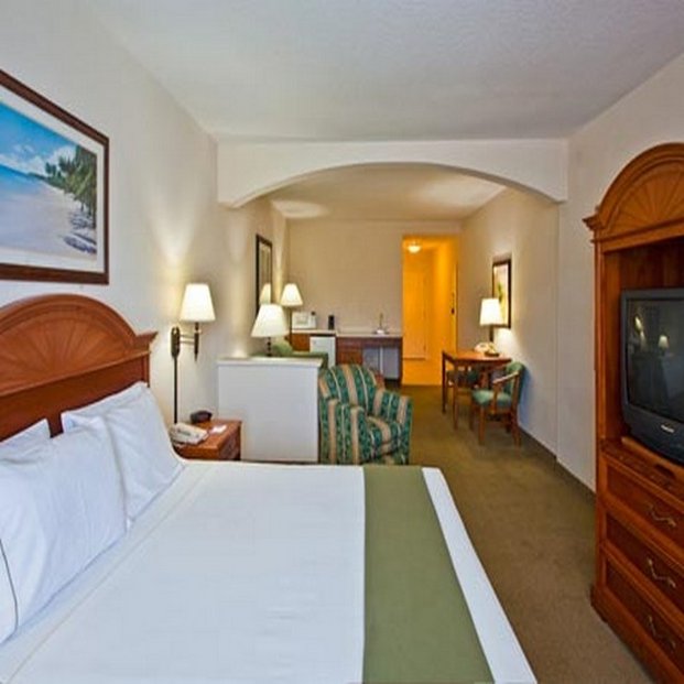 Holiday Inn Express Hotel & Suites West of Theme Park Area - Clermont, FL