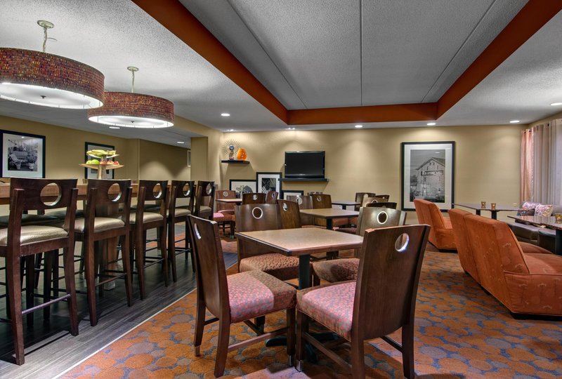 Hampton Inn Appleton-Fox River Mall Area - Appleton, WI