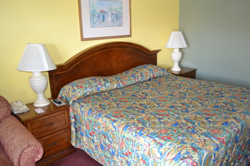 Econo Lodge Space Center - Cocoa, FL